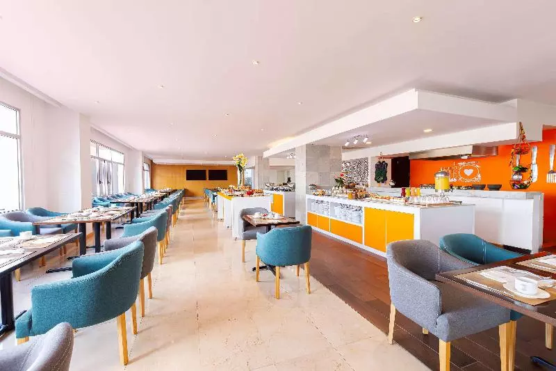 Отель NH Queretaro