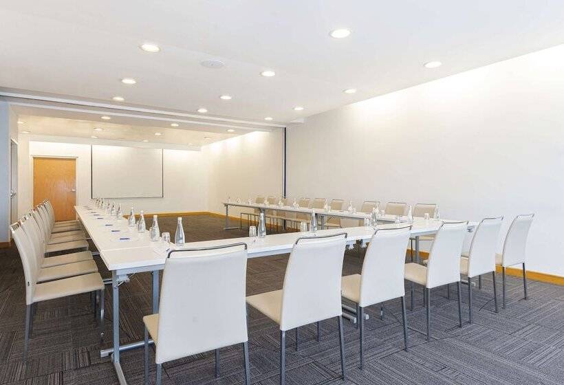 Отель NH Queretaro