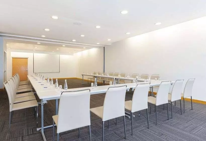 Отель NH Queretaro