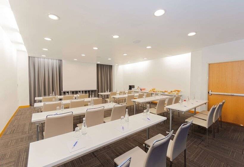 Отель NH Queretaro