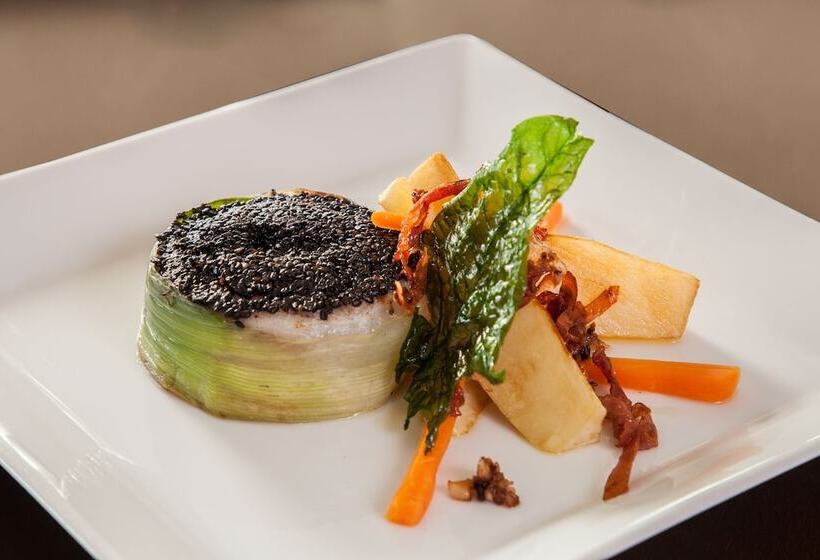 Отель NH Queretaro