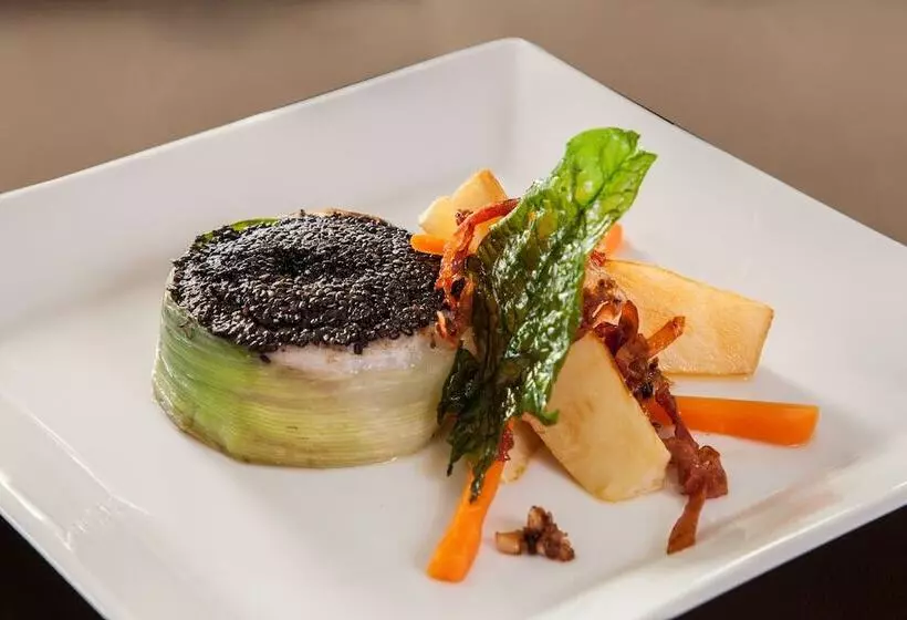 Отель NH Queretaro