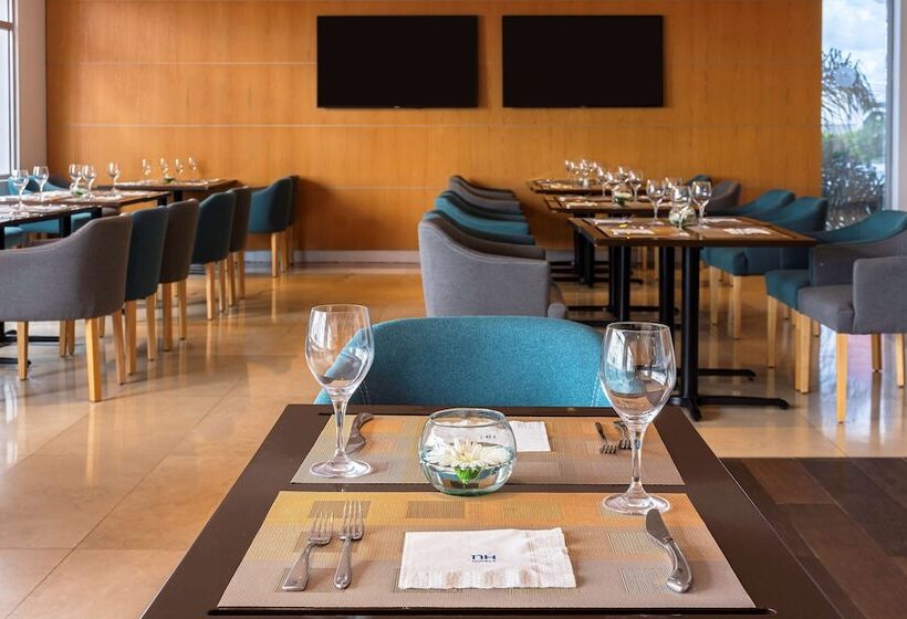 Отель NH Queretaro