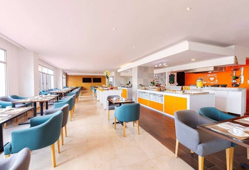 Отель NH Queretaro