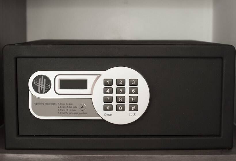 Отель NH Queretaro