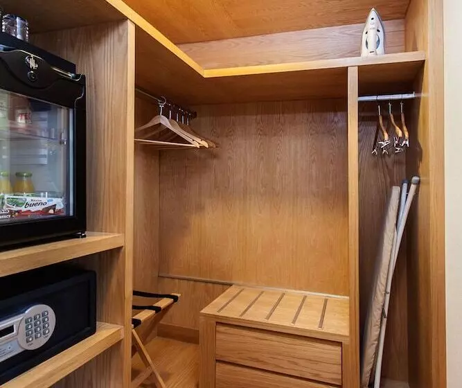 Отель NH Queretaro