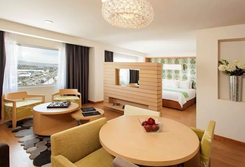 Отель NH Queretaro