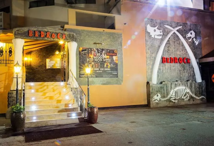 ホテル Ramee California