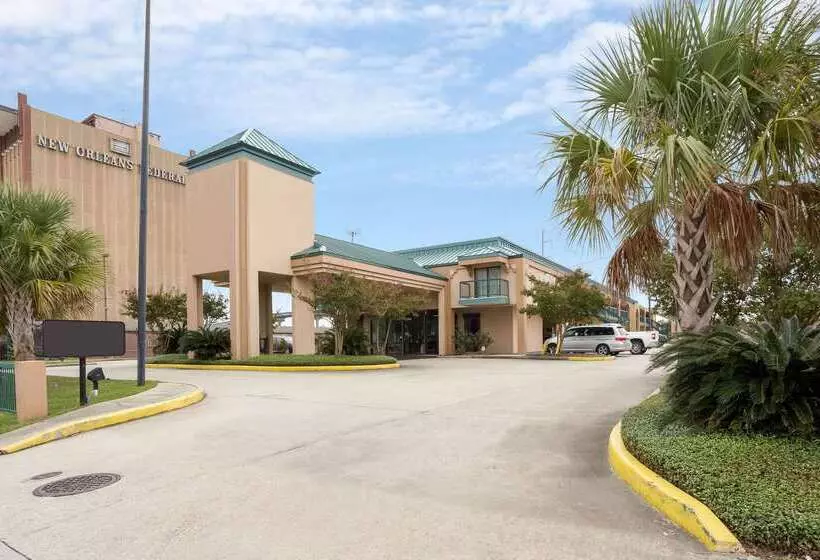 호텔 Rodeway Inn & Suites