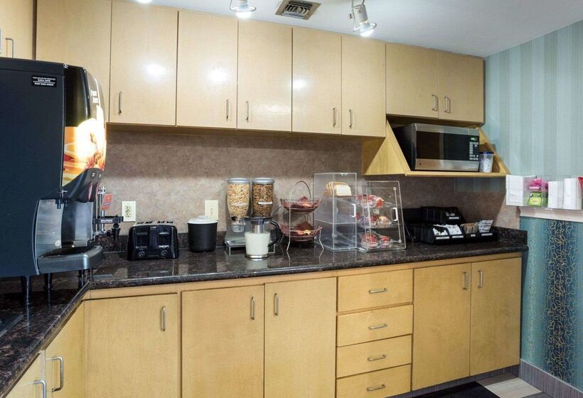 Hotel Rodeway Inn & Suites