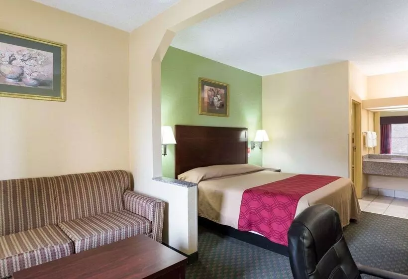 호텔 Rodeway Inn & Suites