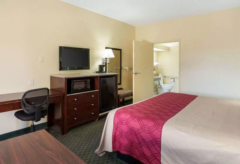 호텔 Rodeway Inn & Suites