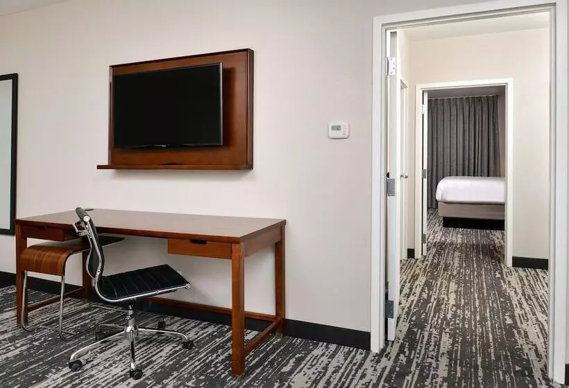 فندق على الطريق Four Points By Sheraton Omaha Midtown