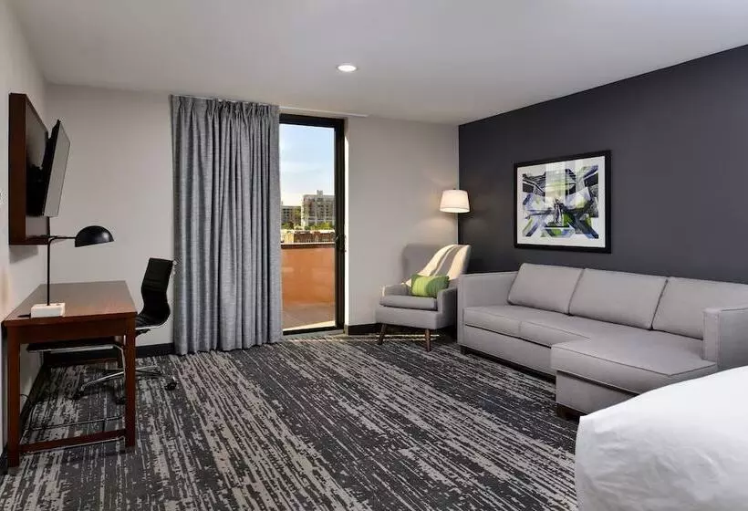 فندق على الطريق Four Points By Sheraton Omaha Midtown