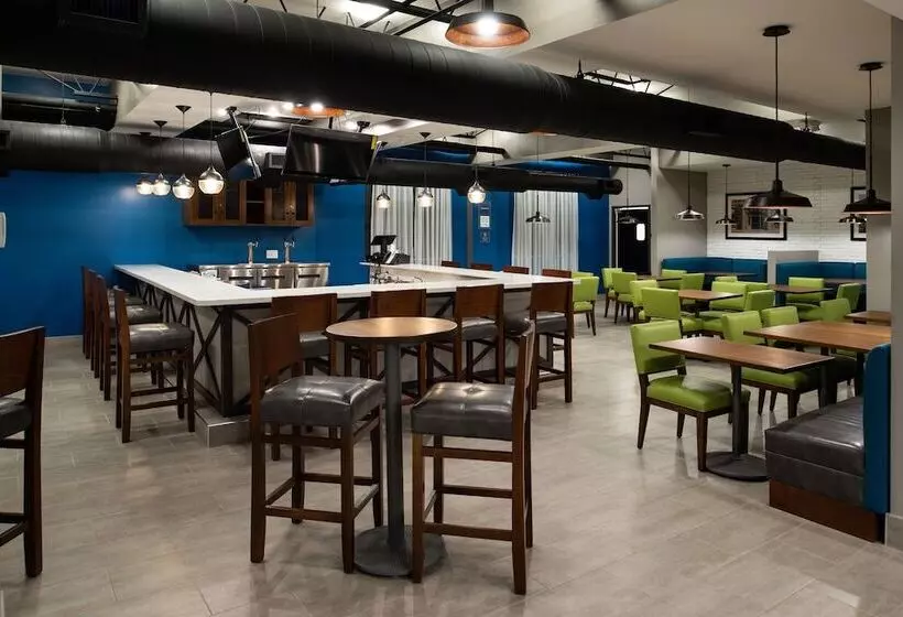 فندق على الطريق Four Points By Sheraton Omaha Midtown