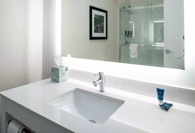 فندق على الطريق Four Points By Sheraton Omaha Midtown