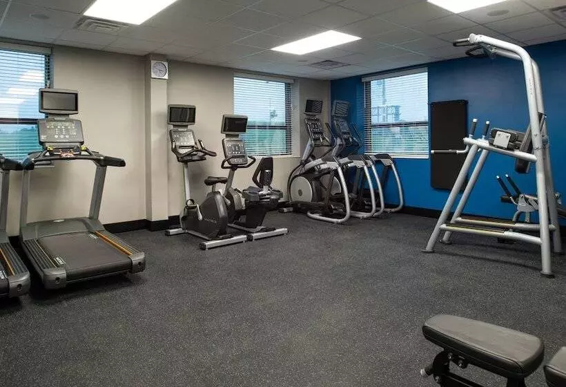 فندق على الطريق Four Points By Sheraton Omaha Midtown