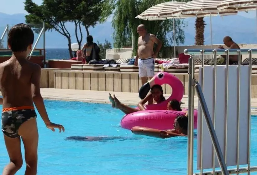 Wa Cesme Farm Hotel Beach Resort & Spa