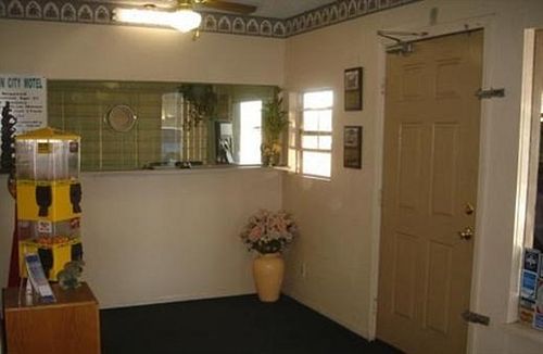 ホテル Americas Best Value Inn-Sun City