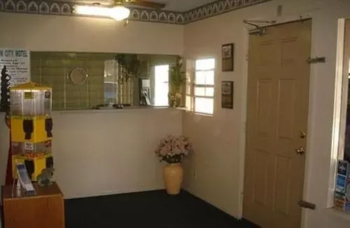 Отель Americas Best Value Inn-Sun City