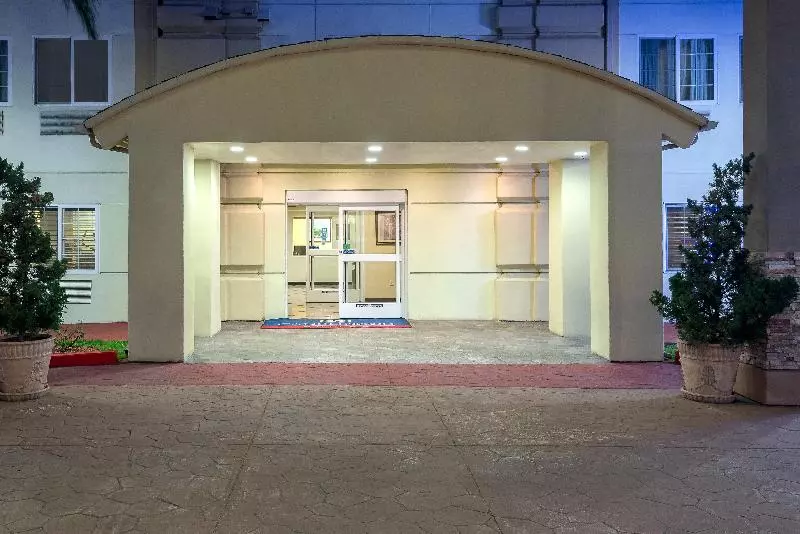 هتل Candlewood Suites Lax Hawthorne, An Ihg