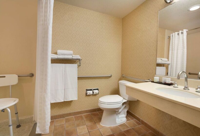 فندق Embassy Suites Lincoln