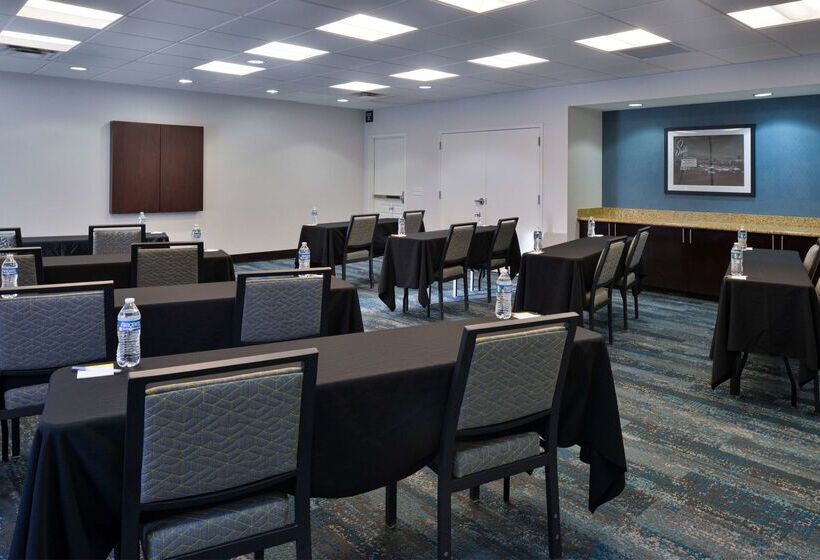 هتل Hampton Inn & Suites Las Vegas Airport