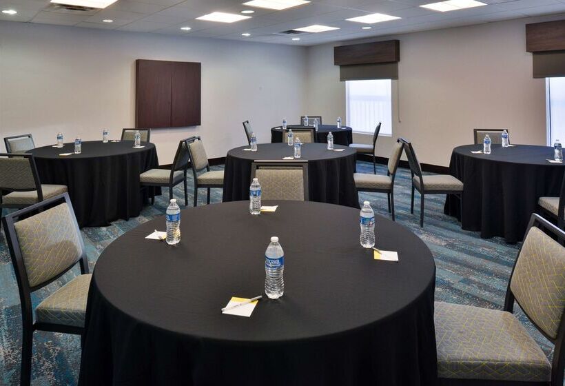 هتل Hampton Inn & Suites Las Vegas Airport