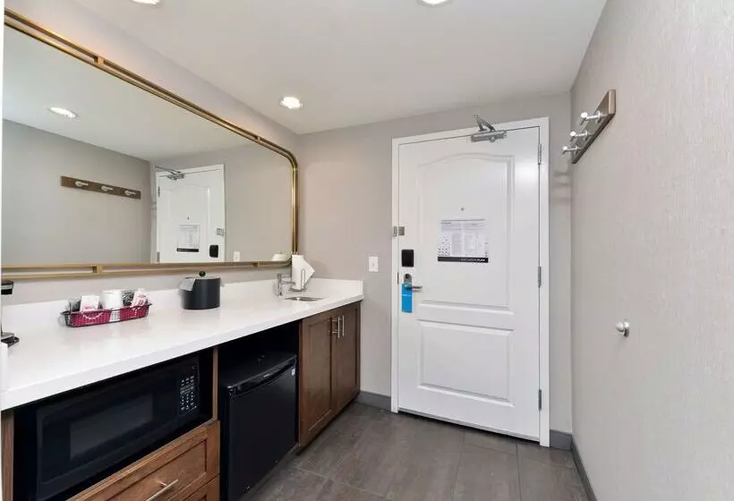 בית מלון כפרי Hampton Inn & Suites Las Vegas Airport