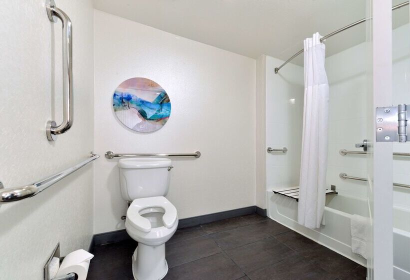 هتل Hampton Inn & Suites Las Vegas Airport