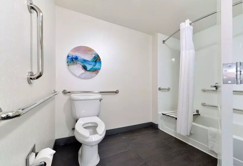 בית מלון כפרי Hampton Inn & Suites Las Vegas Airport