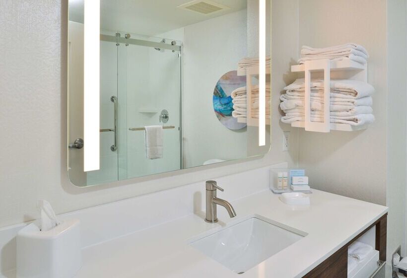 هتل Hampton Inn & Suites Las Vegas Airport