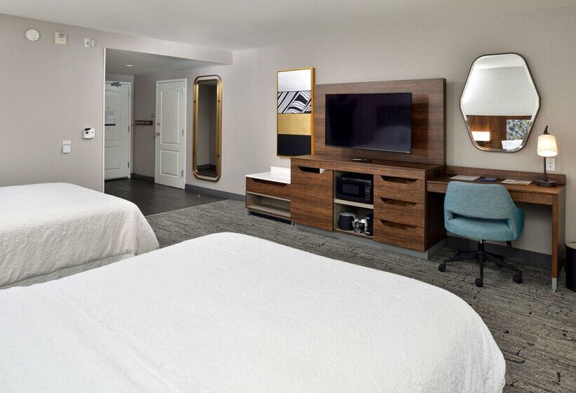 هتل Hampton Inn & Suites Las Vegas Airport