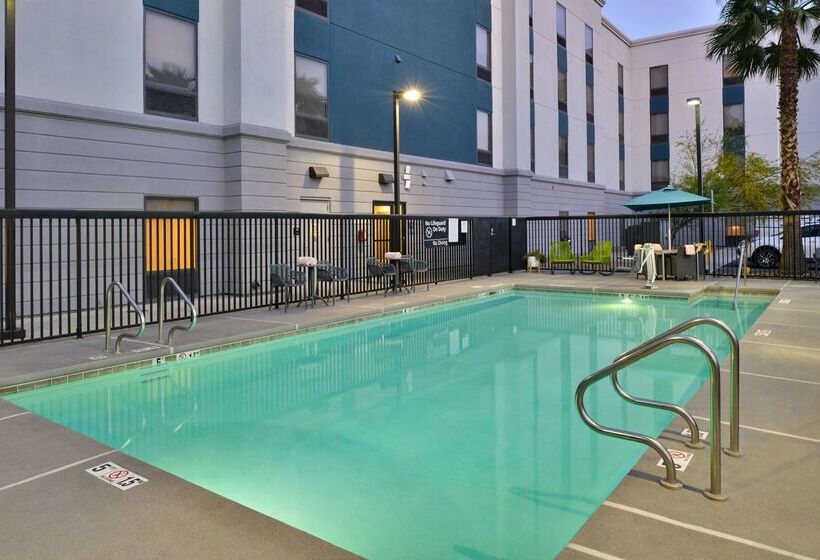 هتل Hampton Inn & Suites Las Vegas Airport