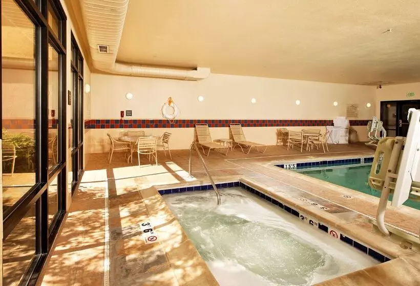 هتل Hampton Inn Montrose