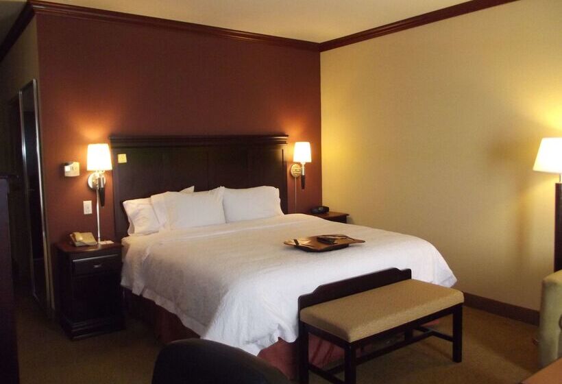 Отель Hampton Inn & Suites Gainesville