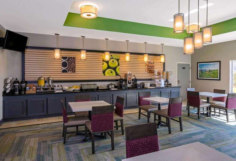 בית מלון כפרי La Quinta By Wyndham Brookshire West Katy