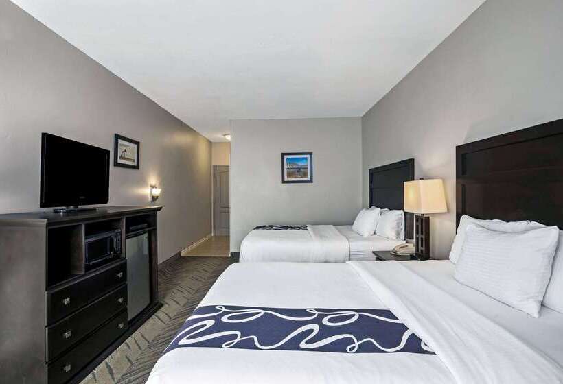 בית מלון כפרי La Quinta By Wyndham Brookshire West Katy