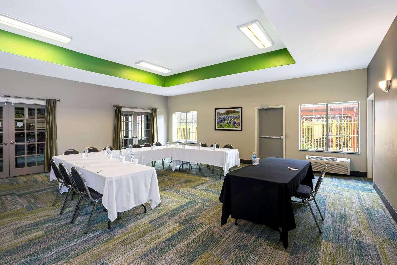 בית מלון כפרי La Quinta By Wyndham Brookshire West Katy