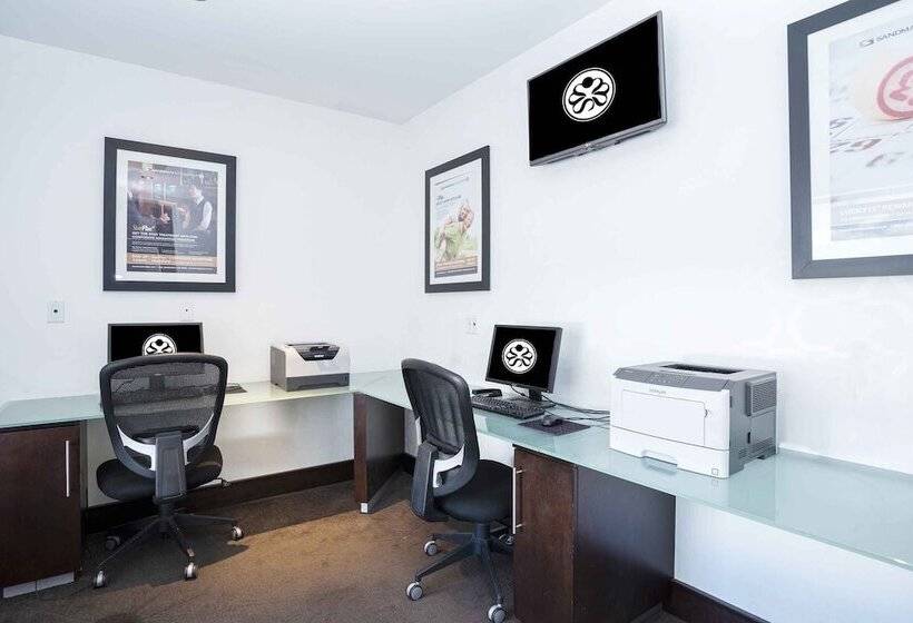 호텔 Sandman Signature Prince George