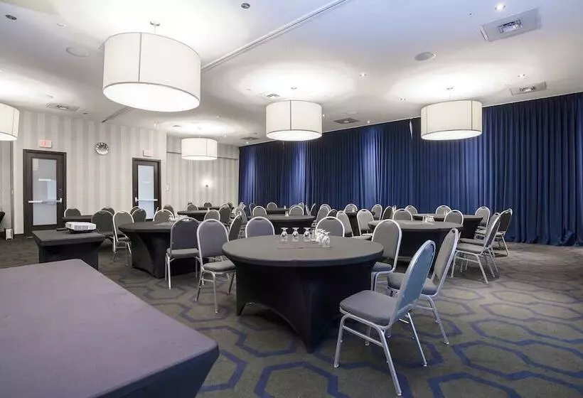 ホテル Sandman Signature Prince George