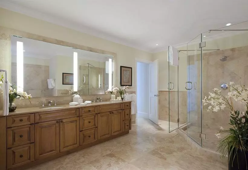 هتل The Regent Grand Resort