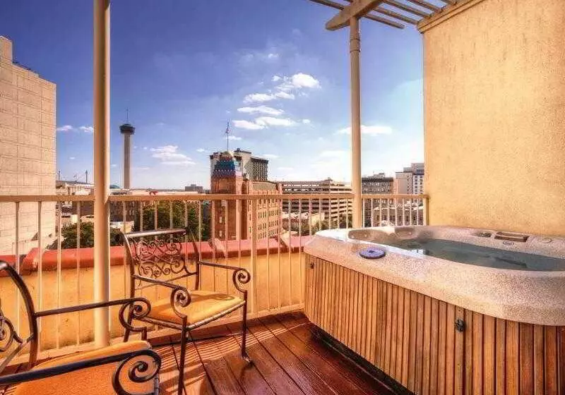 酒店 Club Wyndham Riverside Suites