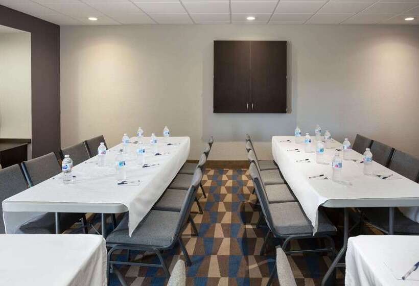 Microtel Inn & Suites By Wyndham Brooksville