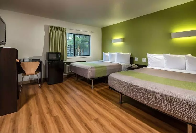 Motel 6 Canoga Park, Ca