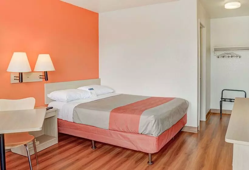 Motel 6 Portland, Or  Central