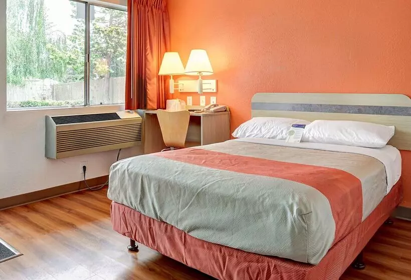 Motel 6 Portland, Or  Central