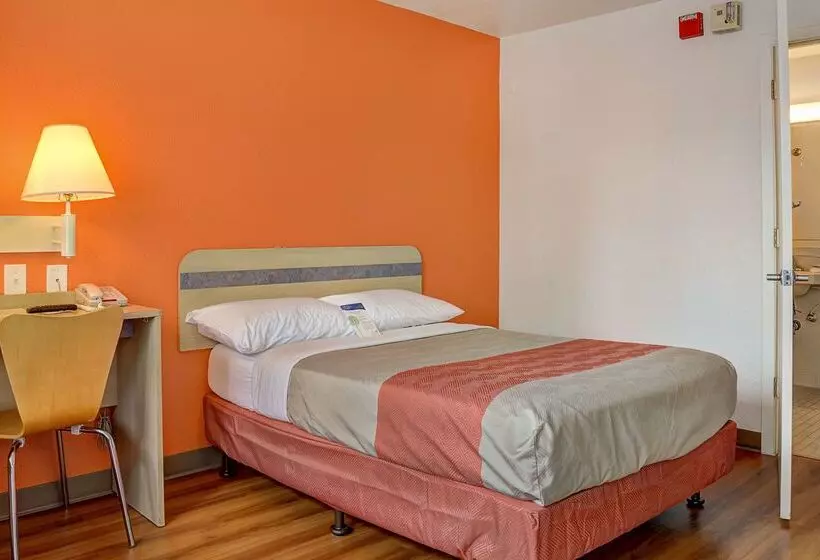 Motel 6 Portland, Or  Central