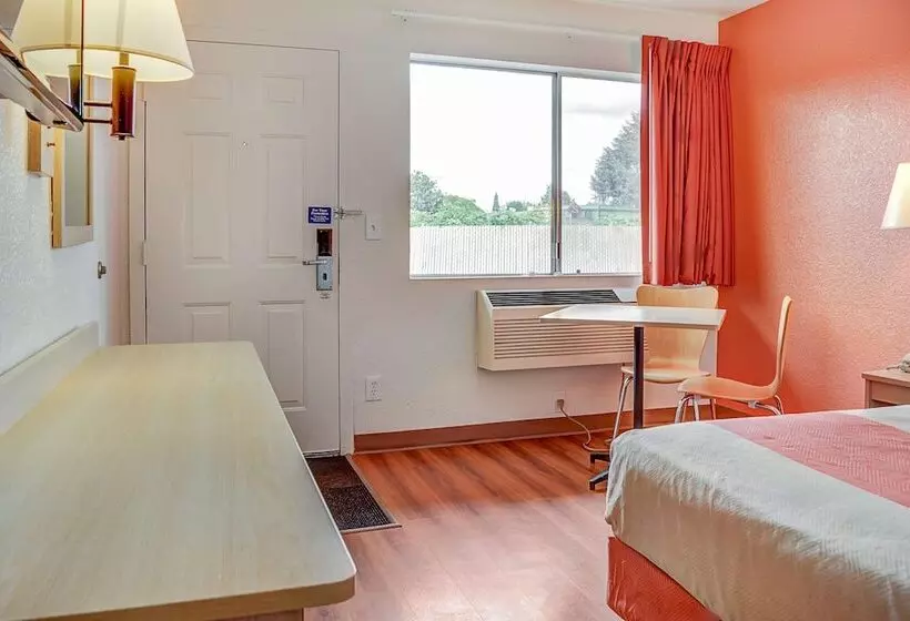 Motel 6 Portland, Or  Central