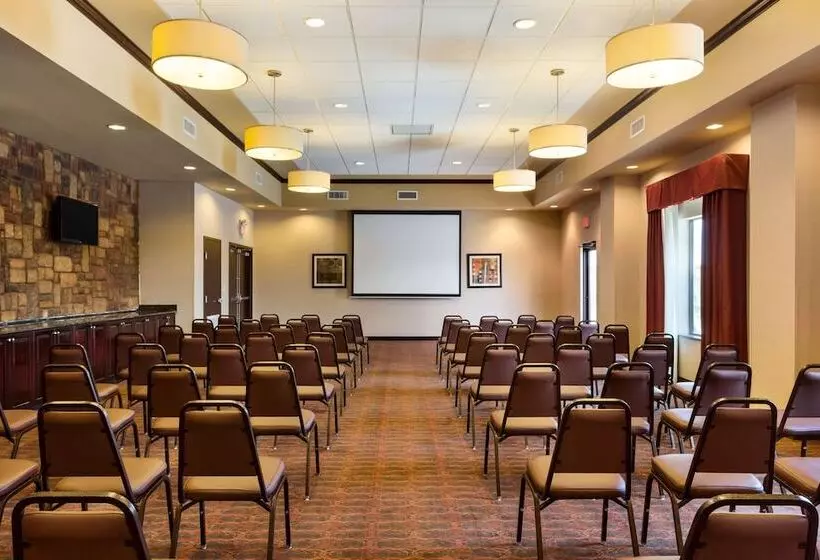 Hampton Inn & Suites Mission